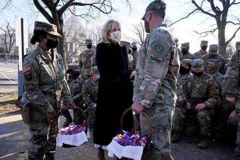 Jill Biden sẽ là đệ nhất phu nhân hoạt động tích cực hơn Melania Trump? - Ảnh 3. Jill Biden sẽ là đệ nhất phu nhân hoạt động tích cực hơn Melania Trump? - Ảnh 3.