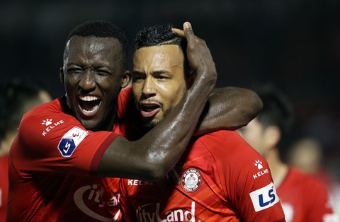 Bỏ trung vệ ngoại, Câu lạc bộ TP.HCM sẽ chơi luôn ba tiền đạo Brazil ở V-League 2021 - Ảnh 1. Bỏ trung vệ ngoại, Câu lạc bộ TP.HCM sẽ chơi luôn ba tiền đạo Brazil ở V-League 2021 - Ảnh 1.