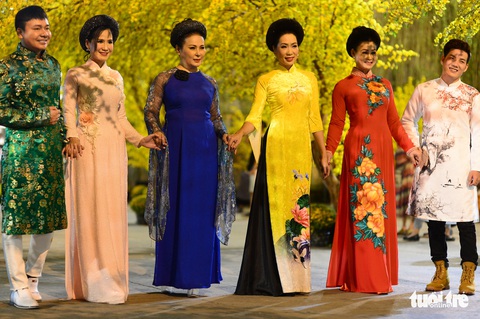 Văn nghệ sĩ diện áo mới du xuân lễ hội Tết Việt Tân Sửu 2021 - Ảnh 5. Văn nghệ sĩ diện áo mới du xuân lễ hội Tết Việt Tân Sửu 2021 - Ảnh 5.