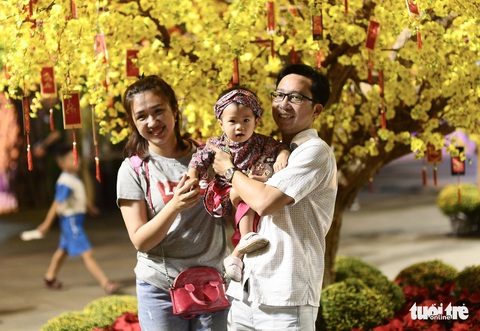 Văn nghệ sĩ diện áo mới du xuân lễ hội Tết Việt Tân Sửu 2021 - Ảnh 12. Văn nghệ sĩ diện áo mới du xuân lễ hội Tết Việt Tân Sửu 2021 - Ảnh 12.