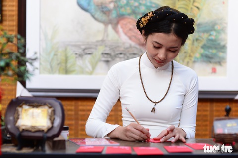 Văn nghệ sĩ diện áo mới du xuân lễ hội Tết Việt Tân Sửu 2021 - Ảnh 4. Văn nghệ sĩ diện áo mới du xuân lễ hội Tết Việt Tân Sửu 2021 - Ảnh 4.