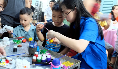 Mang tết đến công nhân xa quê - Ảnh 2. Mang tết đến công nhân xa quê - Ảnh 2.