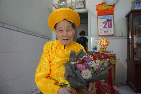 Bí quyết răng còn nguyên của cụ bà 100 tuổi ở TP.HCM - Ảnh 1. Bí quyết răng còn nguyên của cụ bà 100 tuổi ở TP.HCM - Ảnh 1.