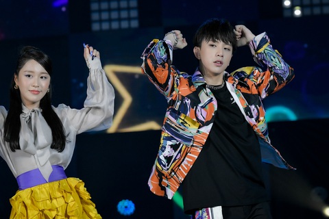 Gala Nhạc Việt 2021 quy tụ hơn 70 văn nghệ sĩ và dàn rapper nổi tiếng - Ảnh 7. Gala Nhạc Việt 2021 quy tụ hơn 70 văn nghệ sĩ và dàn rapper nổi tiếng - Ảnh 7.
