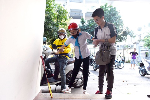 Hai chị em khuyết tật ở giảng đường sư phạm - Ảnh 3. Hai chị em khuyết tật ở giảng đường sư phạm - Ảnh 3.