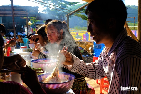 Chợ phiên Tây Bắc giữa lòng Tây Nguyên - Ảnh 3. Chợ phiên Tây Bắc giữa lòng Tây Nguyên - Ảnh 3.