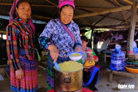 Chợ phiên Tây Bắc giữa lòng Tây Nguyên - Ảnh 6. Chợ phiên Tây Bắc giữa lòng Tây Nguyên - Ảnh 6.