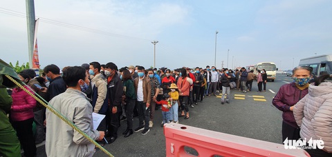 Đám cưới đi đón dâu tới sát nhà cô dâu phải quay về vì COVID-19 - Ảnh 4. Đám cưới đi đón dâu tới sát nhà cô dâu phải quay về vì COVID-19 - Ảnh 4.