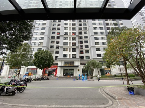 Hà Nội phong tỏa tòa nhà ở Times City liên quan ca nhiễm COVID-19 - Ảnh 1. Hà Nội phong tỏa tòa nhà ở Times City liên quan ca nhiễm COVID-19 - Ảnh 1.