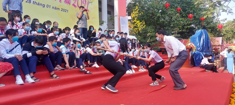 Học trò Cần Thơ đi hội chợ xuân học làm văn - Ảnh 7. Học trò Cần Thơ đi hội chợ xuân học làm văn - Ảnh 7.