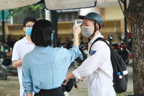 Trường học Hà Nội cho học sinh nghỉ vì có F1, F2 - Ảnh 1. Trường học Hà Nội cho học sinh nghỉ vì có F1, F2 - Ảnh 1.