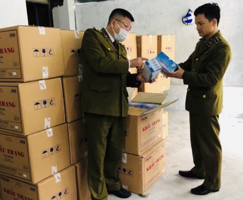 Tăng kiểm tra, xử lý nghiêm việc tăng giá khẩu trang, nước rửa tay - Ảnh 1. Tăng kiểm tra, xử lý nghiêm việc tăng giá khẩu trang, nước rửa tay - Ảnh 1.