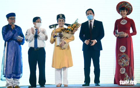 Ngô Kiến Huy, Vũ Cát Tường... hát phục vụ công nhân, người dân TP.HCM - Ảnh 5. Ngô Kiến Huy, Vũ Cát Tường... hát phục vụ công nhân, người dân TP.HCM - Ảnh 5.
