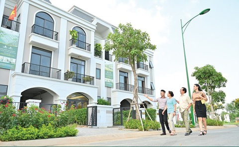 Dòng tiền bất động sản đang dịch chuyển từ Đông sang Tây, vì sao? - Ảnh 2. Dòng tiền bất động sản đang dịch chuyển từ Đông sang Tây, vì sao? - Ảnh 2.