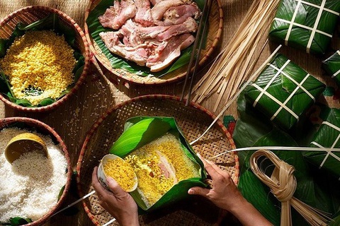 Bố ơi! Đợi con về gói bánh chưng Tết nhé! - Ảnh 1. Bố ơi! Đợi con về gói bánh chưng Tết nhé! - Ảnh 1.