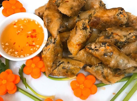 Bố ơi! Đợi con về gói bánh chưng Tết nhé! - Ảnh 2. Bố ơi! Đợi con về gói bánh chưng Tết nhé! - Ảnh 2.