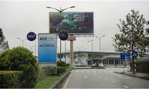 Sân bay Phú Bài dừng bán vé xe máy vào cổng sân bay - Ảnh 1. Sân bay Phú Bài dừng bán vé xe máy vào cổng sân bay - Ảnh 1.