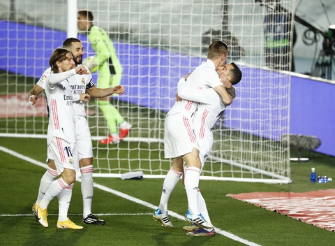 Chiến thắng đầu tiên trong năm mới, Real Madrid tạm vươn lên đầu bảng - Ảnh 2. Chiến thắng đầu tiên trong năm mới, Real Madrid tạm vươn lên đầu bảng - Ảnh 2.