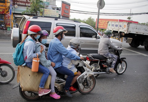 Từ 16h chiều 3-1, cửa ngõ miền Tây của Sài Gòn đông dần, trái cây, gà qué đu xe - Ảnh 4. Từ 16h chiều 3-1, cửa ngõ miền Tây của Sài Gòn đông dần, trái cây, gà qué đu xe - Ảnh 4.