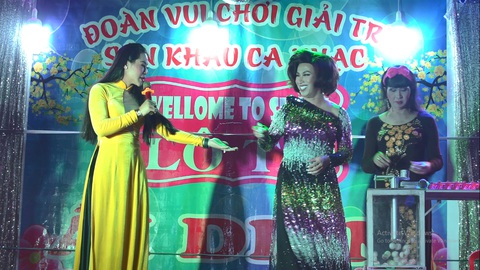 Từ vụ một đào lôtô tự tử, Ký ức lô tô ra đời, nỗi cay cực sau ánh đèn - Ảnh 1. Từ vụ một đào lôtô tự tử, Ký ức lô tô ra đời, nỗi cay cực sau ánh đèn - Ảnh 1.