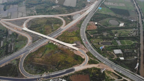 Đi từ TP.HCM về Tây Đô chưa tới 2 tiếng? - Ảnh 1. Đi từ TP.HCM về Tây Đô chưa tới 2 tiếng? - Ảnh 1.