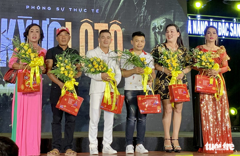 Từ vụ một đào lôtô tự tử, Ký ức lô tô ra đời, nỗi cay cực sau ánh đèn - Ảnh 7. Từ vụ một đào lôtô tự tử, Ký ức lô tô ra đời, nỗi cay cực sau ánh đèn - Ảnh 7.