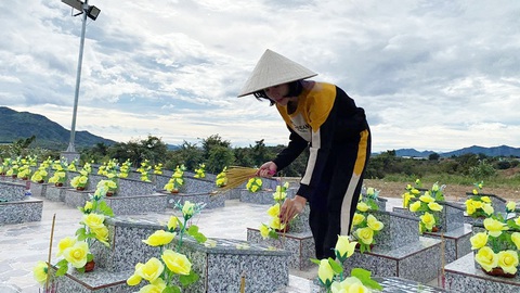 Thương những người đã từng ghé đến trần gian - Ảnh 2. Thương những người đã từng ghé đến trần gian - Ảnh 2.