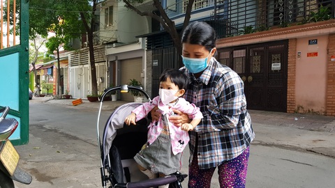 Thắt lưng buộc bụng vì COVID-19 - Kỳ 1: Cơm tự nấu, xài đồ cũ giá bèo - Ảnh 1. Thắt lưng buộc bụng vì COVID-19 - Kỳ 1: Cơm tự nấu, xài đồ cũ giá bèo - Ảnh 1.