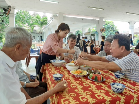 Ăn tết vui thì vui, chứ sao vui bằng mình ở cạnh gia đình - Ảnh 7. Ăn tết vui thì vui, chứ sao vui bằng mình ở cạnh gia đình - Ảnh 7.