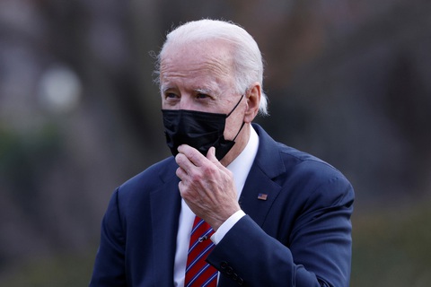 Politico: Tổng thống Biden trải qua 10 ngày đầu tiên ngổn ngang với vắc xin - Ảnh 1. Politico: Tổng thống Biden trải qua 10 ngày đầu tiên ngổn ngang với vắc xin - Ảnh 1.