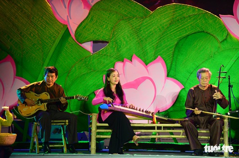 Khai mạc nhạc hội Đờn ca tài tử Nam bộ - Báu vật đất phương Nam - Ảnh 7. Khai mạc nhạc hội Đờn ca tài tử Nam bộ - Báu vật đất phương Nam - Ảnh 7.