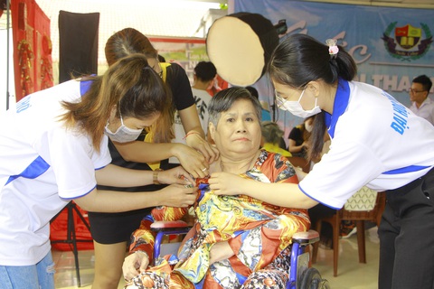 Ăn tết vui thì vui, chứ sao vui bằng mình ở cạnh gia đình - Ảnh 4. Ăn tết vui thì vui, chứ sao vui bằng mình ở cạnh gia đình - Ảnh 4.