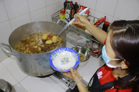 Ăn tết vui thì vui, chứ sao vui bằng mình ở cạnh gia đình - Ảnh 6. Ăn tết vui thì vui, chứ sao vui bằng mình ở cạnh gia đình - Ảnh 6.