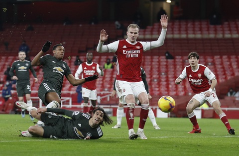 Cavani bỏ lỡ cơ hội không tưởng, Man United hòa Arsenal - Ảnh 1. Cavani bỏ lỡ cơ hội không tưởng, Man United hòa Arsenal - Ảnh 1.