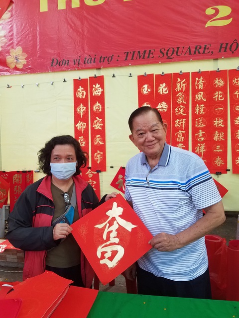 Thư pháp gia người Hoa cho chữ năm mới cầu mong dịch bệnh tiêu trừ - Ảnh 8. Thư pháp gia người Hoa cho chữ năm mới cầu mong dịch bệnh tiêu trừ - Ảnh 8.