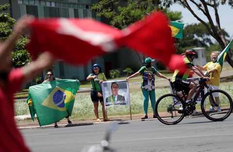 Biểu tình kiểu kinh dị xác sống ở Brazil - Ảnh 7. Biểu tình kiểu kinh dị xác sống ở Brazil - Ảnh 7.
