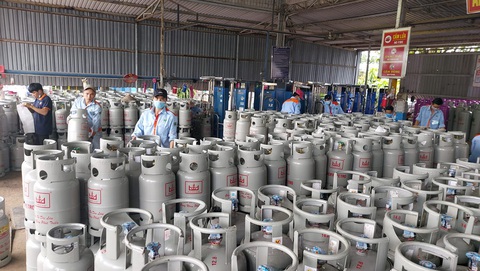 Gas tăng thêm 18.000 đồng cho bình 12kg - Ảnh 1. Gas tăng thêm 18.000 đồng cho bình 12kg - Ảnh 1.