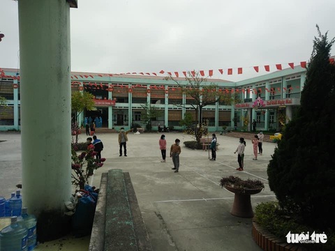 Ngày đầu tiên của hơn 40 cô trò lớp 4 trong khu cách ly - Ảnh 2. Ngày đầu tiên của hơn 40 cô trò lớp 4 trong khu cách ly - Ảnh 2.