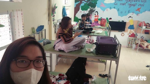 Ngày đầu tiên của hơn 40 cô trò lớp 4 trong khu cách ly - Ảnh 3. Ngày đầu tiên của hơn 40 cô trò lớp 4 trong khu cách ly - Ảnh 3.