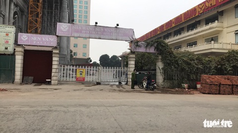 Sập giàn giáo trung tâm thương mại, nhiều công nhân nguy kịch - Ảnh 4. Sập giàn giáo trung tâm thương mại, nhiều công nhân nguy kịch - Ảnh 4.