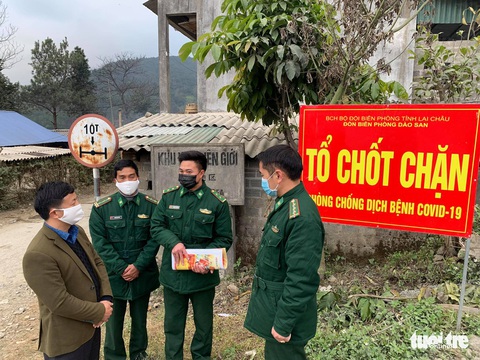 Mẹ ơi đừng buồn nhé, hết dịch con sẽ về - Ảnh 1. Mẹ ơi đừng buồn nhé, hết dịch con sẽ về - Ảnh 1.