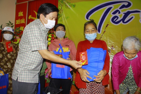 Tiền tết này tôi để dành mua thuốc uống chớ đâu dám xài - Ảnh 2. Tiền tết này tôi để dành mua thuốc uống chớ đâu dám xài - Ảnh 2.