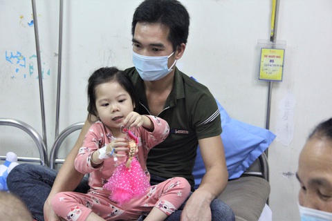 Xuân yêu thương cho bệnh nhi: Giống như con vừa được đi sắm Tết vậy - Ảnh 4. Xuân yêu thương cho bệnh nhi: Giống như con vừa được đi sắm Tết vậy - Ảnh 4.
