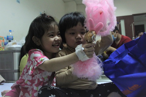 Xuân yêu thương cho bệnh nhi: Giống như con vừa được đi sắm Tết vậy - Ảnh 5. Xuân yêu thương cho bệnh nhi: Giống như con vừa được đi sắm Tết vậy - Ảnh 5.