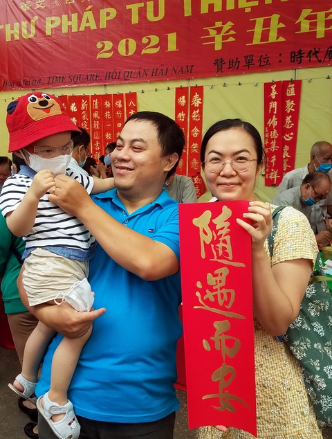 Thư pháp gia người Hoa cho chữ năm mới cầu mong dịch bệnh tiêu trừ - Ảnh 7. Thư pháp gia người Hoa cho chữ năm mới cầu mong dịch bệnh tiêu trừ - Ảnh 7.