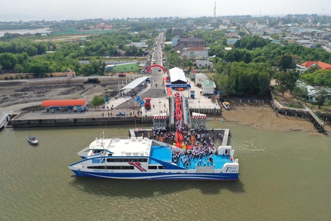 Tuyến phà biển Cần Giờ - Vũng Tàu ngày đầu khai trương - Ảnh 2. Tuyến phà biển Cần Giờ - Vũng Tàu ngày đầu khai trương - Ảnh 2.