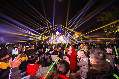 Gần 20.000 cư dân Ecopark mãn nhãn với đại tiệc countdown hoành tráng - Ảnh 5. Gần 20.000 cư dân Ecopark mãn nhãn với đại tiệc countdown hoành tráng - Ảnh 5.