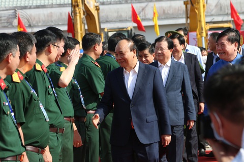 Thủ tướng yêu cầu đẩy nhanh xây cầu Mỹ Thuận 2, kịp thông tuyến cao tốc TP.HCM - Cần Thơ - Ảnh 7. Thủ tướng yêu cầu đẩy nhanh xây cầu Mỹ Thuận 2, kịp thông tuyến cao tốc TP.HCM - Cần Thơ - Ảnh 7.