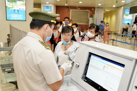 Liên tiếp phát hiện hành khách dùng giấy tờ giả đi máy bay, Cục Hàng không lên tiếng - Ảnh 1. Liên tiếp phát hiện hành khách dùng giấy tờ giả đi máy bay, Cục Hàng không lên tiếng - Ảnh 1.