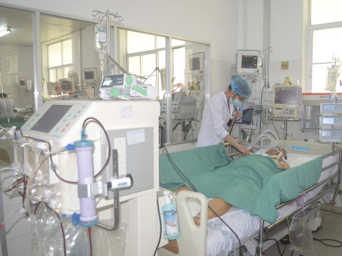 Đắp gừng trộn mật ong chữa cua kẹp, người đàn ông bị nhiễm trùng huyết nguy kịch - Ảnh 1. Đắp gừng trộn mật ong chữa cua kẹp, người đàn ông bị nhiễm trùng huyết nguy kịch - Ảnh 1.
